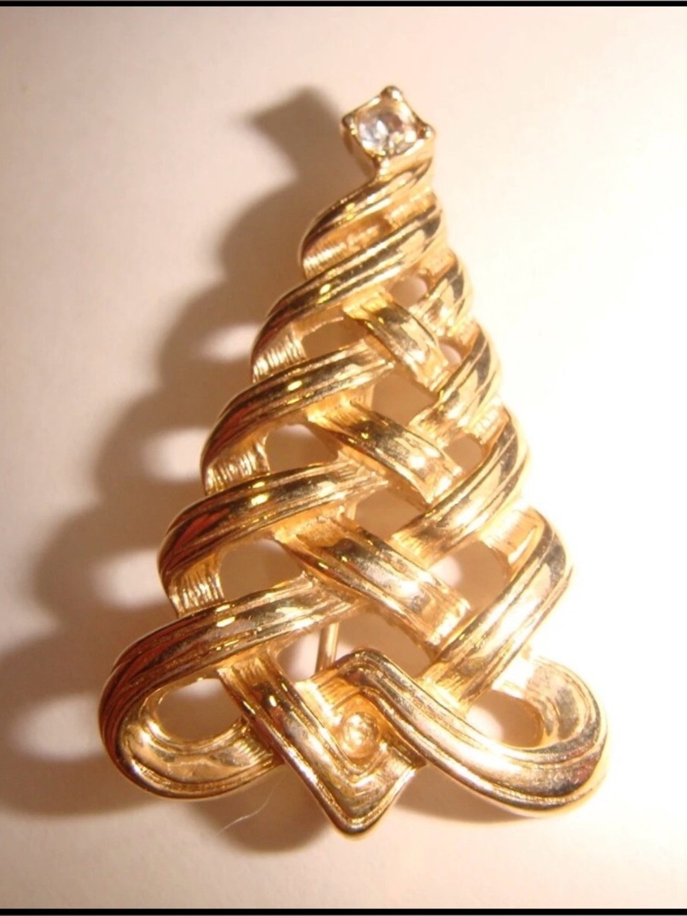 Vintage Avon Gold Tone Woven Ribbon Christmas Tree Brooch